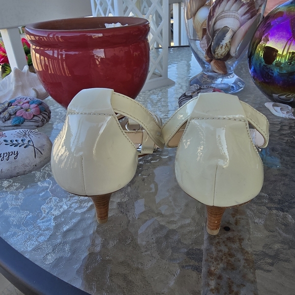 Coach Women's Cream Sandals Size 10B - Picture 7 of 11